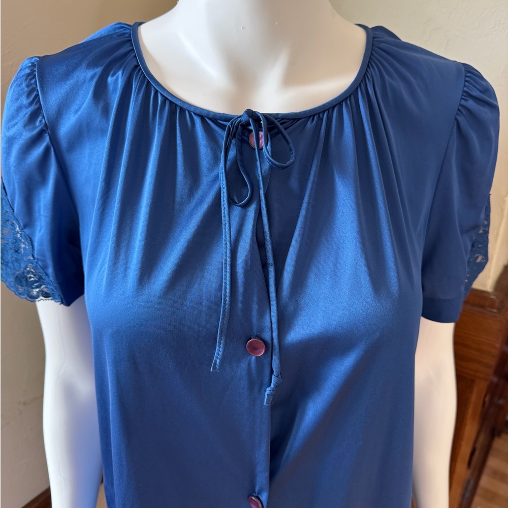 Chic Blue Women's Robe with Lace Sleeves